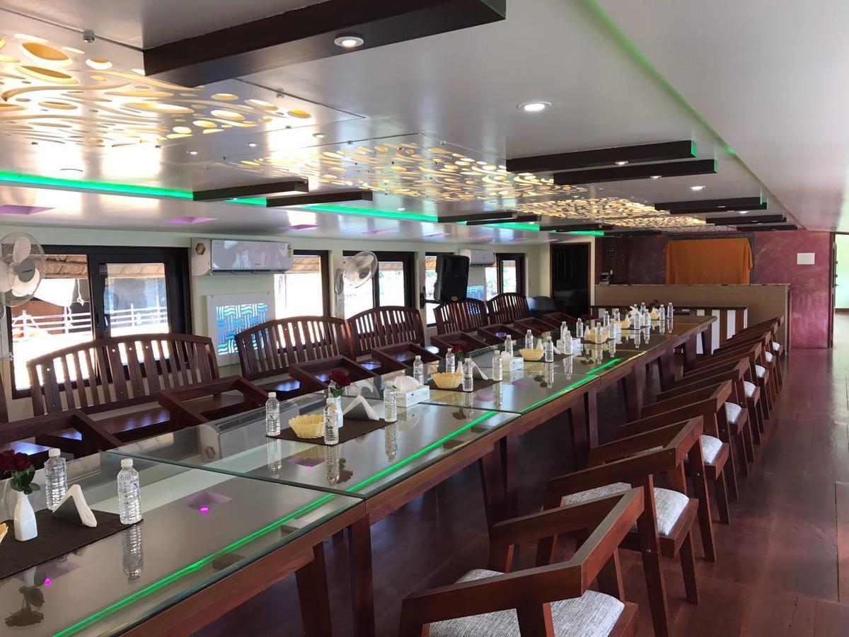 Hotel Indiavacationz Houseboats Alappuzha Esterno foto