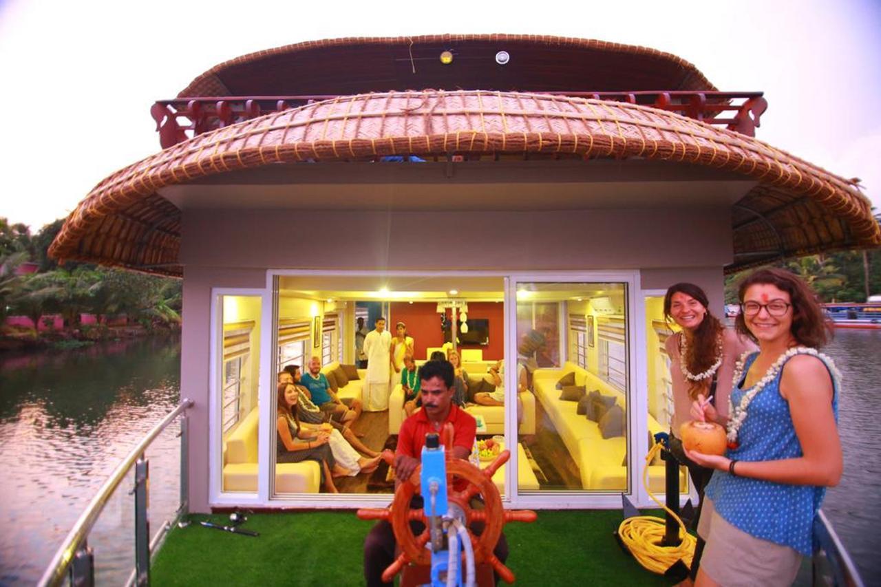 Hotel Indiavacationz Houseboats Alappuzha Esterno foto