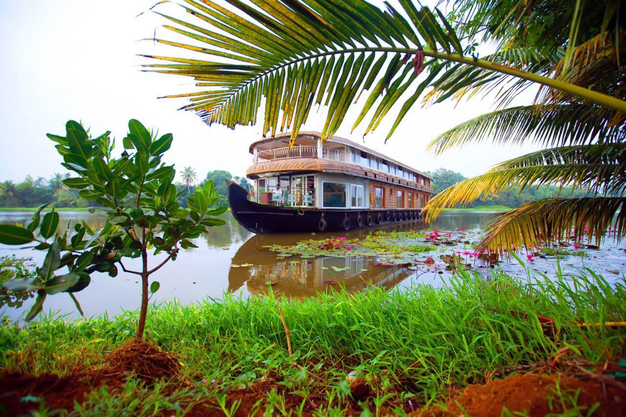 Hotel Indiavacationz Houseboats Alappuzha Esterno foto