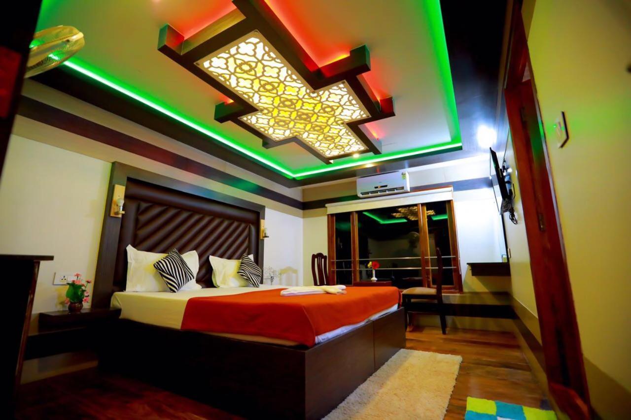 Hotel Indiavacationz Houseboats Alappuzha Esterno foto