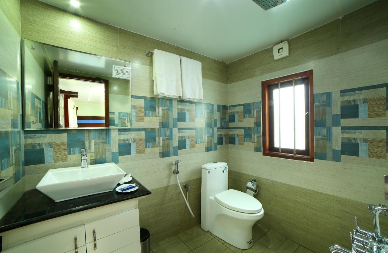 Hotel Indiavacationz Houseboats Alappuzha Esterno foto